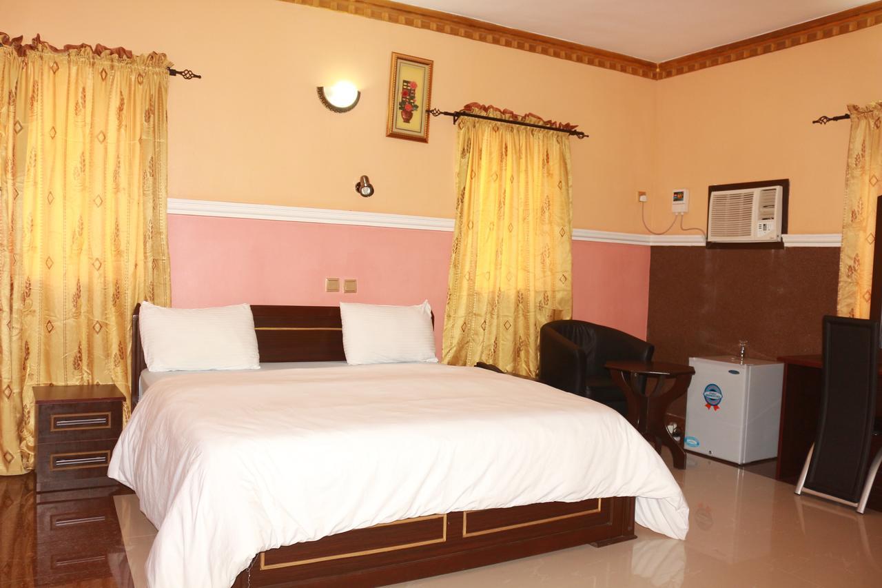Cute Villa Hotel And Suites Uyo Ngoại thất bức ảnh