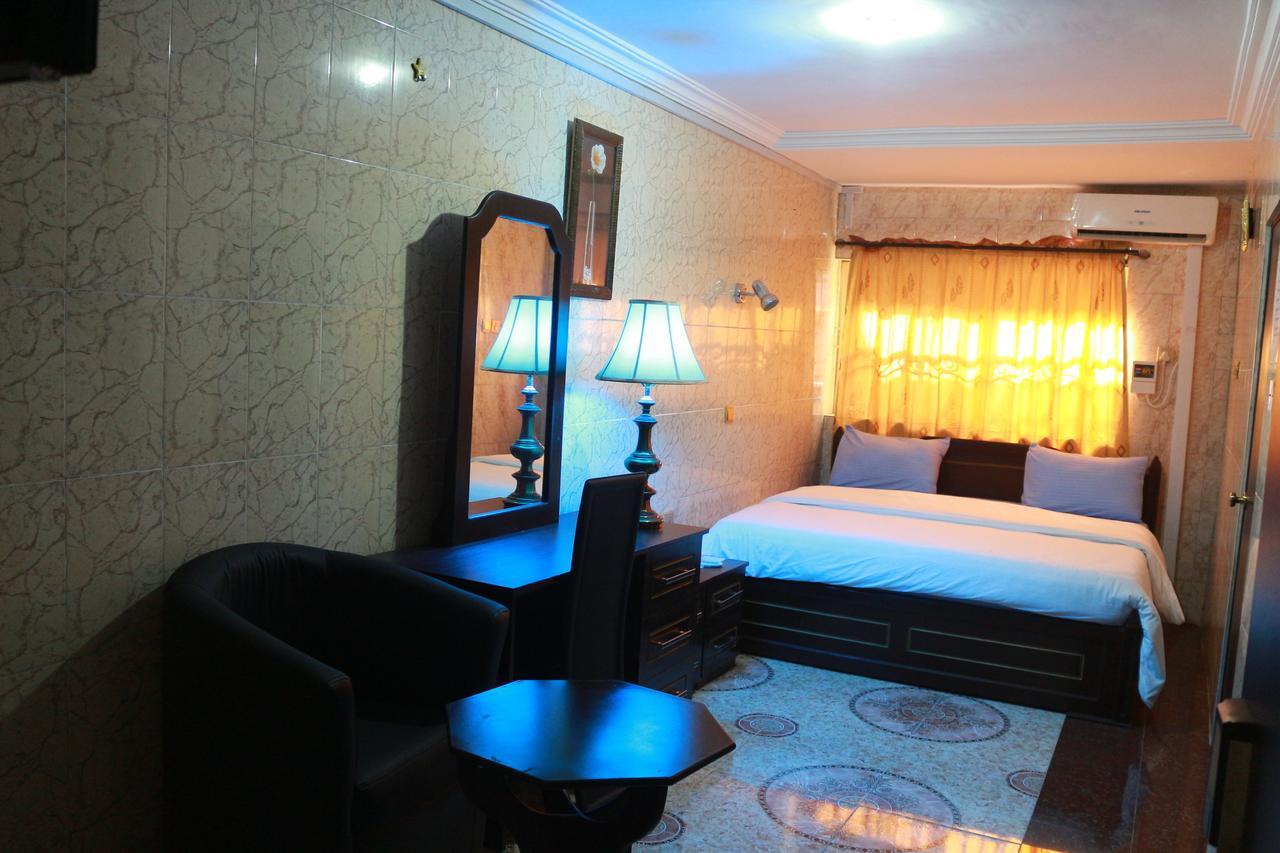 Cute Villa Hotel And Suites Uyo Ngoại thất bức ảnh