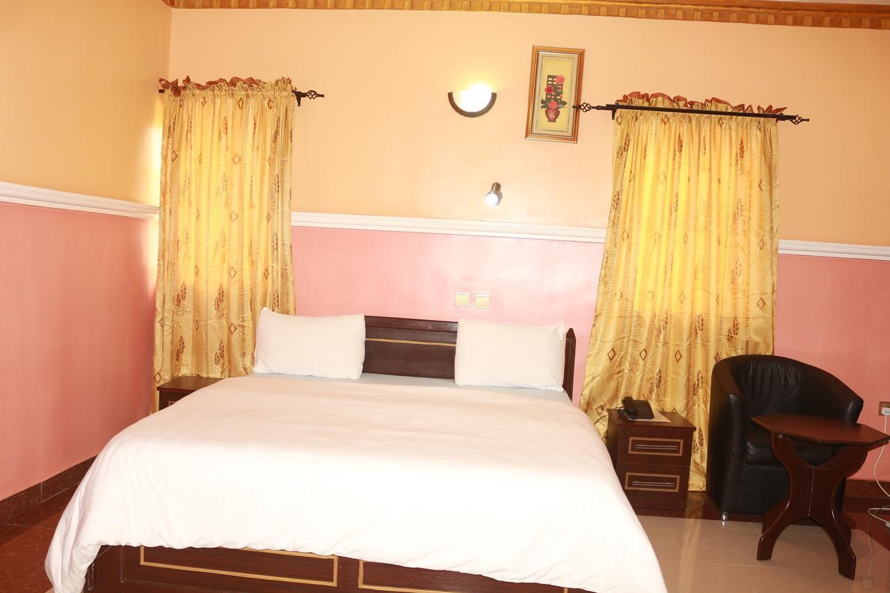 Cute Villa Hotel And Suites Uyo Ngoại thất bức ảnh